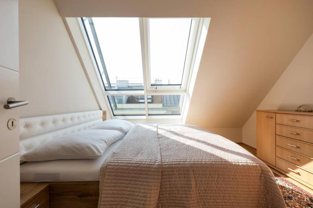Apartament Grosses Penthouse #12 Mit Terrasse Und Aussicht Wiedeń Zewnętrze zdjęcie