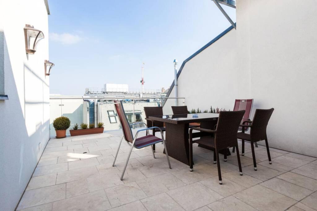 Apartament Grosses Penthouse #12 Mit Terrasse Und Aussicht Wiedeń Zewnętrze zdjęcie