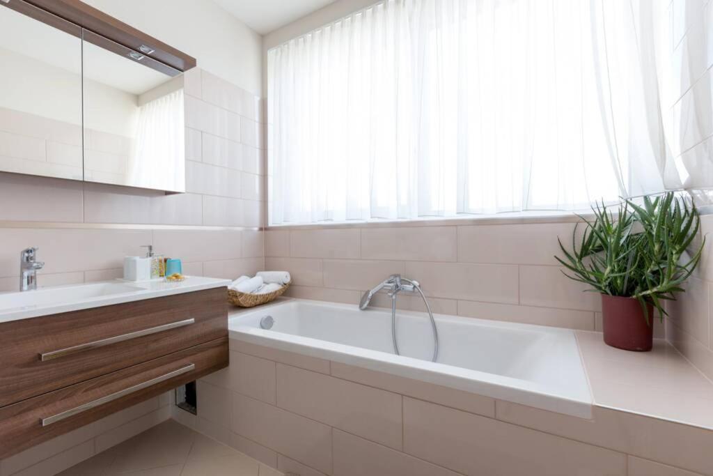 Apartament Grosses Penthouse #12 Mit Terrasse Und Aussicht Wiedeń Zewnętrze zdjęcie