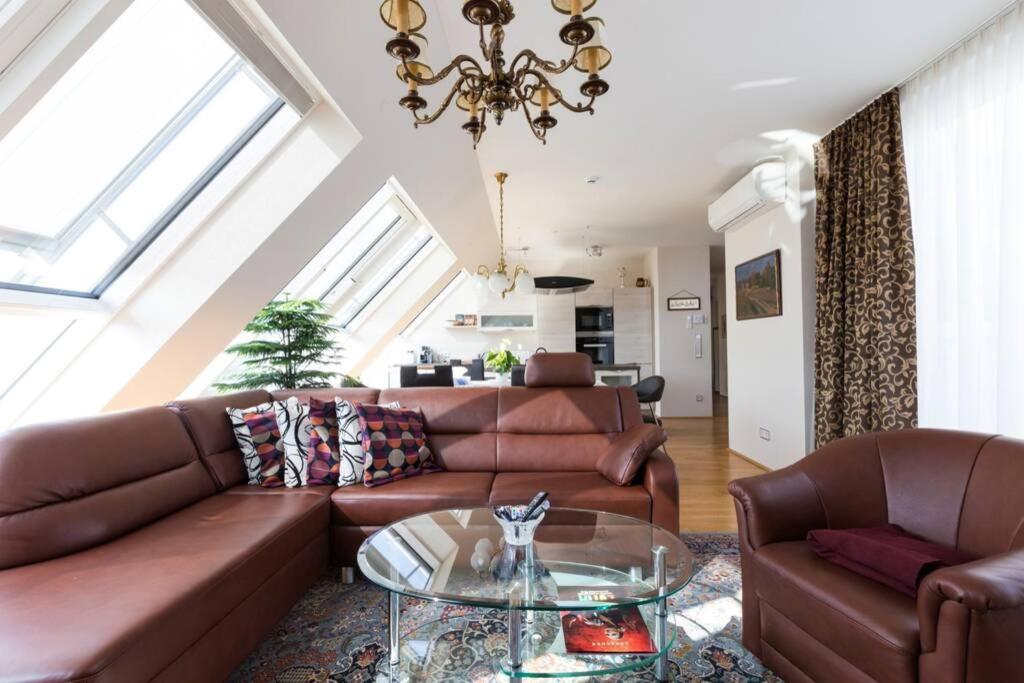 Apartament Grosses Penthouse #12 Mit Terrasse Und Aussicht Wiedeń Zewnętrze zdjęcie