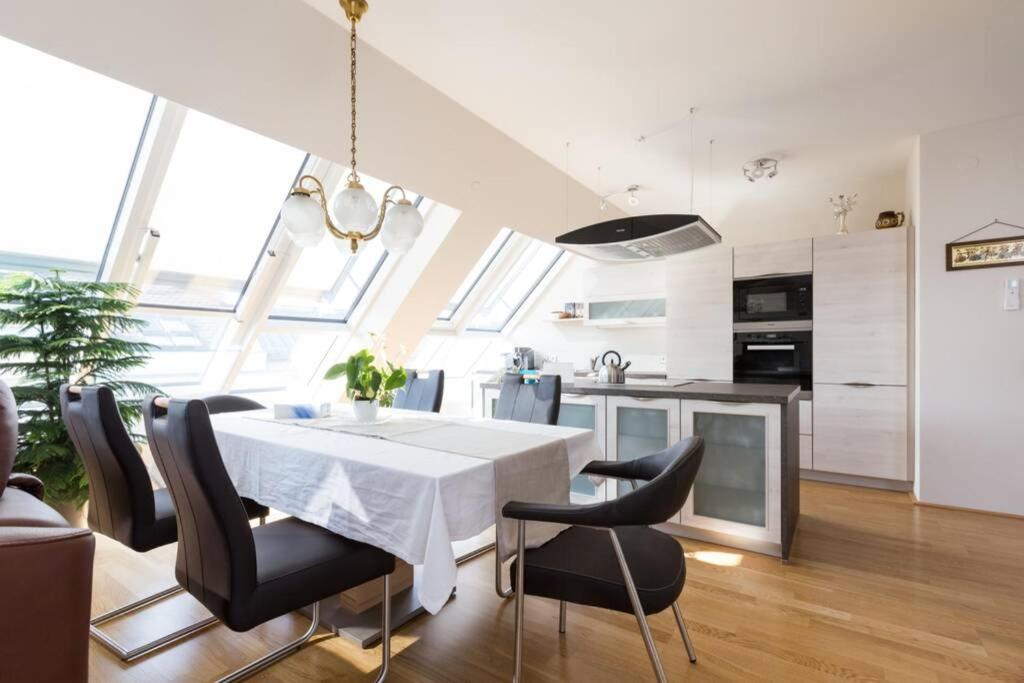 Apartament Grosses Penthouse #12 Mit Terrasse Und Aussicht Wiedeń Zewnętrze zdjęcie